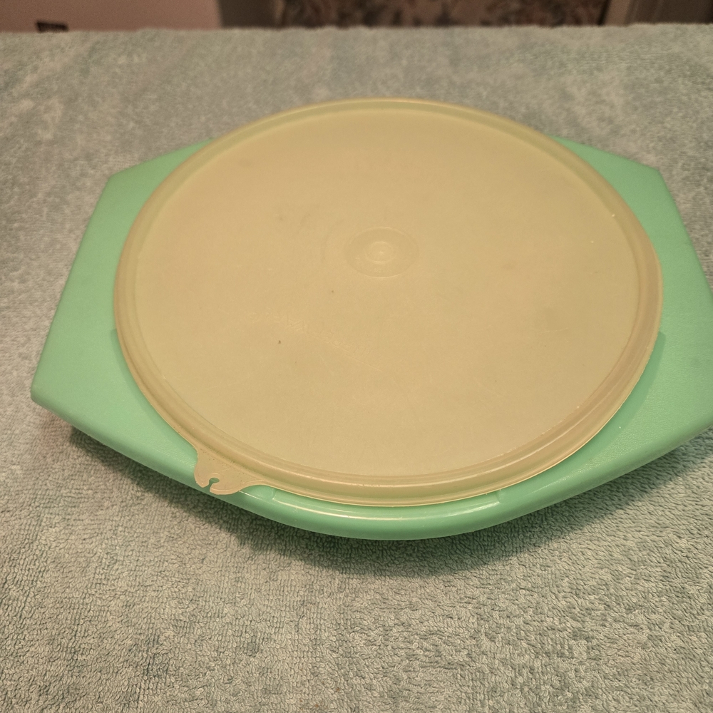 Vintage Tupperware Jadeite Green #786-4 Bowl With Lid Only No Grater / Shredder